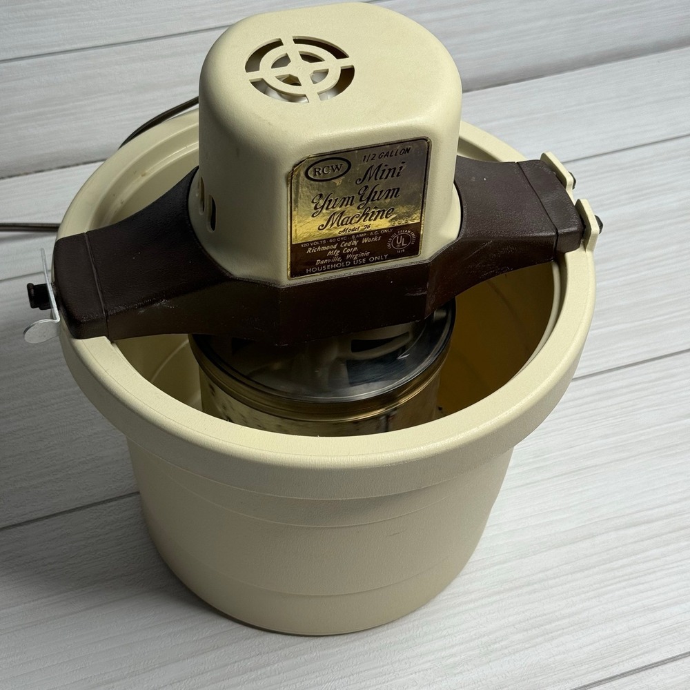Vintage Richmond Cedar Works RCW Mini Yum Yum Machine Model 76 Ice Cream Maker